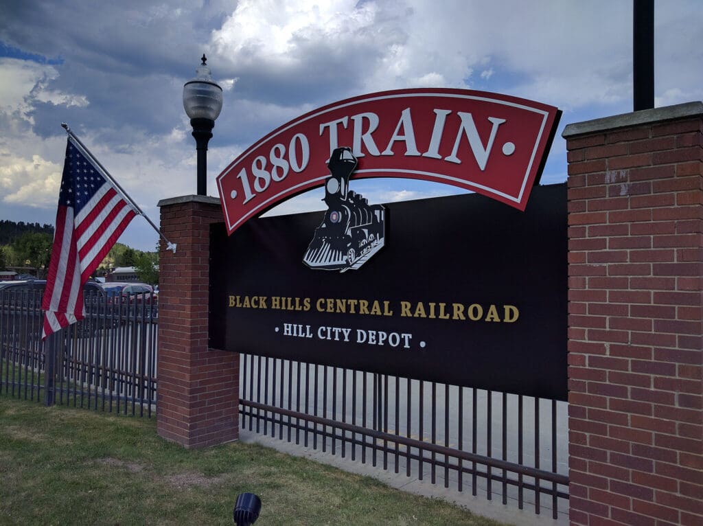 Image of the entrance sign at the 1880 Train Depot in Hill City - Photo by Runner1928, CC BY-SA 4.0